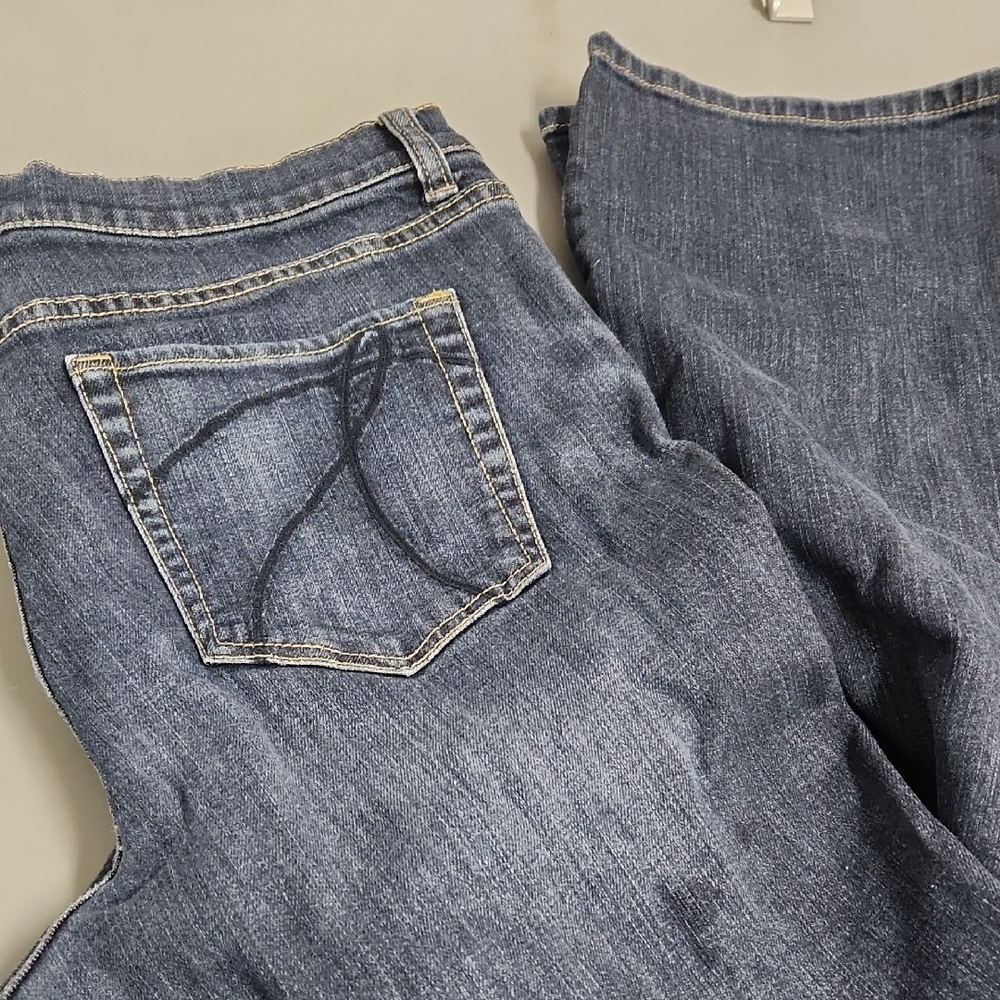 NY & co classic blue jeans size 14